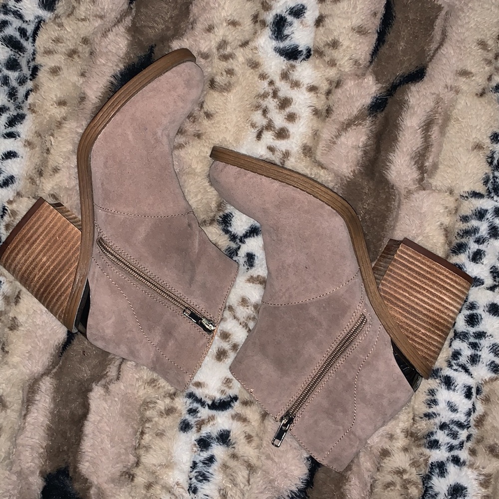 Steve Madden Shutter Boots — 8.5/9 (fits like 8/8.5) - Picture 2 of 13